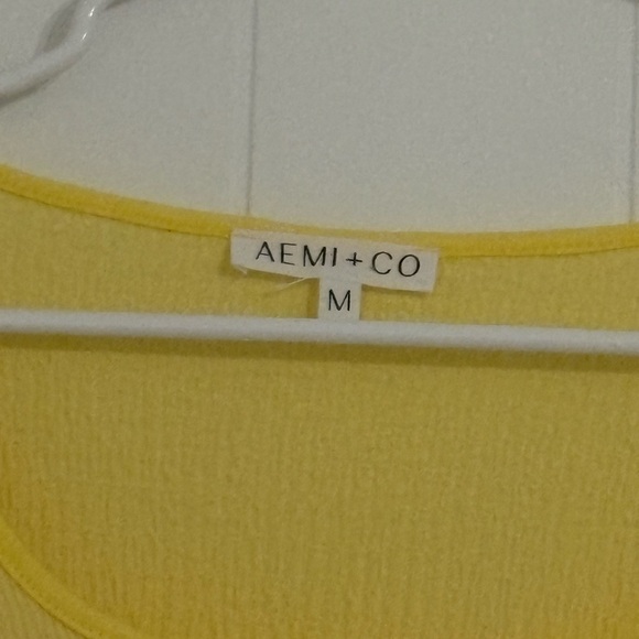 Aemi + Co Yellow Puff Sleeve Top - Picture 4 of 4